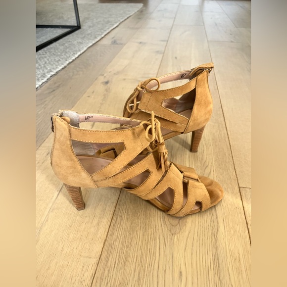 Tahari suede heeled sandals - Picture 3 of 4